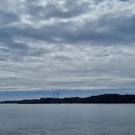 Simple With Sea Views On Island Дом отдыха *